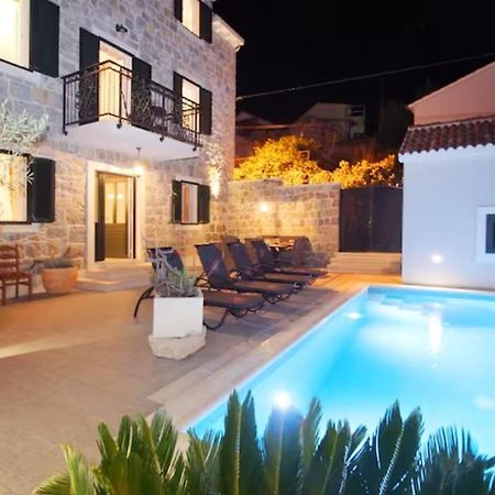 Villa Filipetti With Heated Pool Макарська Екстер'єр фото
