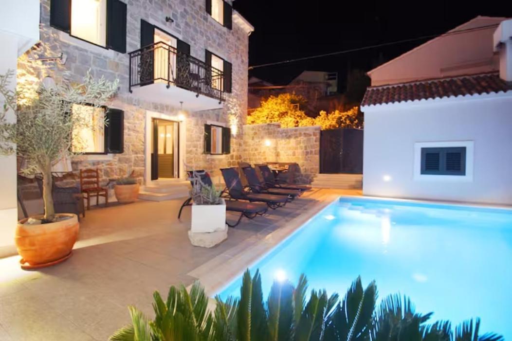 Villa Filipetti With Heated Pool Макарська Екстер'єр фото