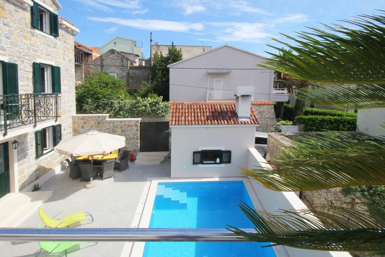 Villa Filipetti With Heated Pool Макарська Екстер'єр фото
